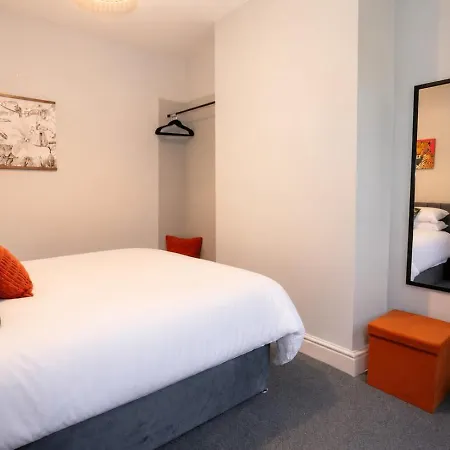 Salford Retreat - 3 Bedrooms - Sleeps 5 - River * Manchester