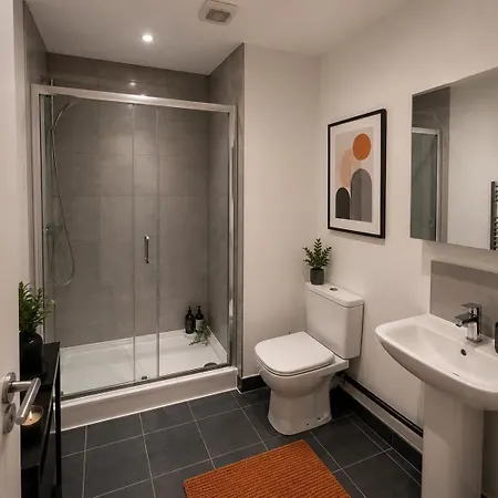 Bluebird Manchester Suites II *