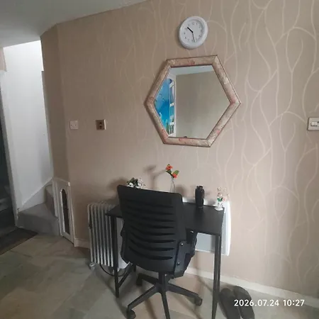 Διαμέρισμα Entire First Floor Flat With Free Parking In Hyde Road Opposite Gorton Tesco Extra