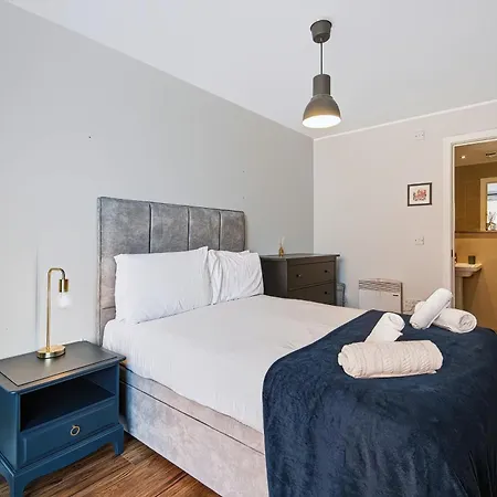 Luxury 2 Bdr 2 Ba Modern With Parking Apartman