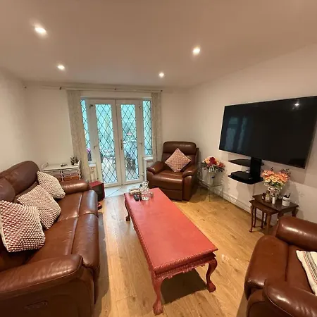 Ground Floor 1 Bed Flat Free Parking Near Tram * Manchester