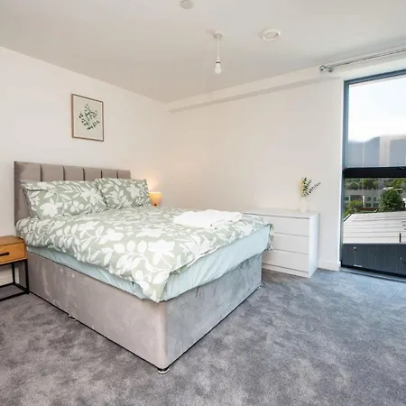 Sleek 2-bed Salford Near Centre Διαμέρισμα