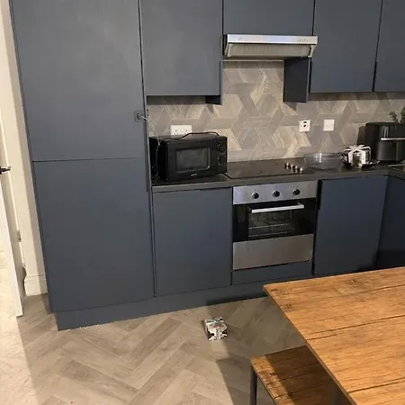 Large 2 Bed M1 Piccadilly Manchester