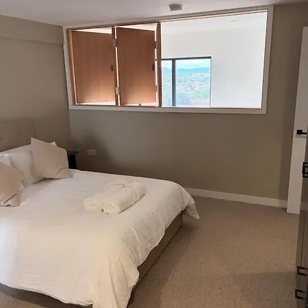 Luxe 3br Triplex *