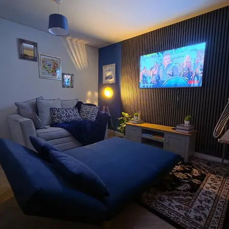 Cosy 2-bed Near Centre *