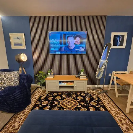 Cosy 2-bed Near Centre Διαμέρισμα