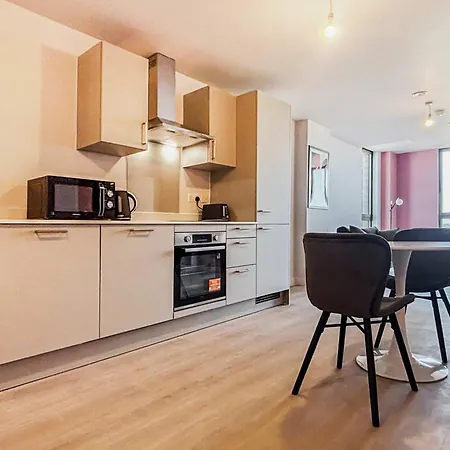 Modern And Bright One Bedroom Flat In Old Trafford Manchester