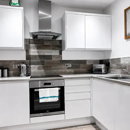 4th Floor Flat With Balcony - Pass The Keys * Manchester