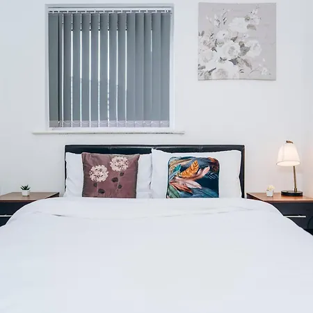 Stylish Centre - 3 Double Bedrooms - Sleeps Up To 10 * Manchester