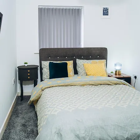 Daire Stylish Centre - 3 Double Bedrooms - Sleeps Up To 10 *