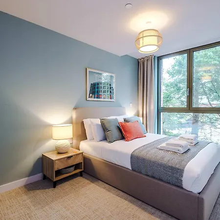 2br In - Free Parking