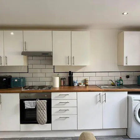 Casa Cove Gf With Parking - 5 Min To Hospital Διαμέρισμα