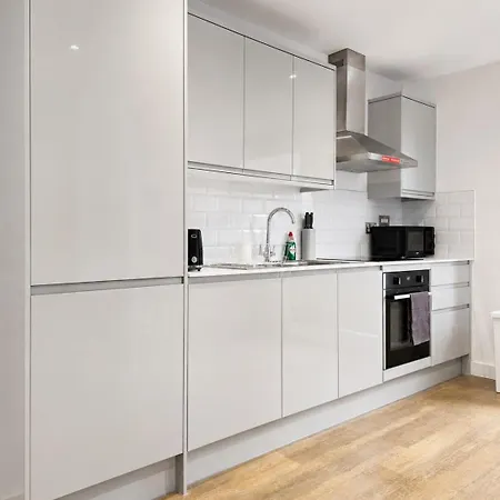 Apartmán Stylish 2 Bed Flat - Near Centre - Balcony
