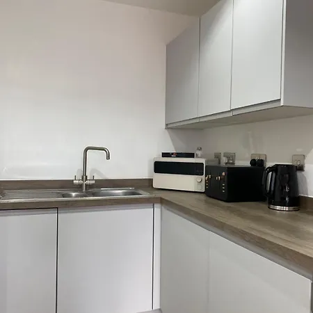 Balcony View Deluxe 2 Bed Ao Arena & Victoria Stn Daire *