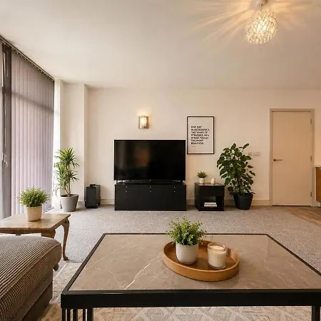 Διαμέρισμα 2 Bedroom, 2 Bathroom Flat In The Heart Of