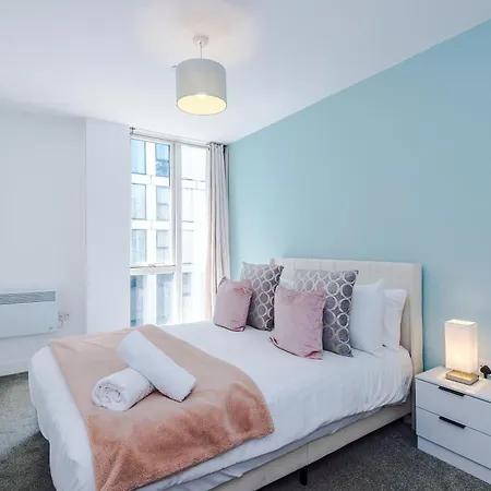 Stylish And Spacious 2bdr Flat
