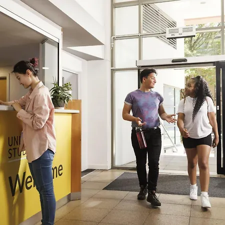 Apartmán For Students Only — Sir Charles Groves Hall, Manchester