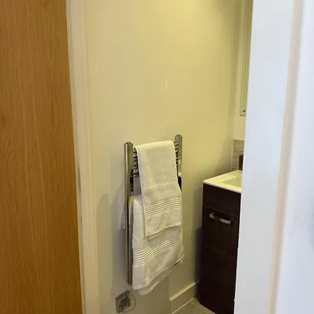 Luxury 2 Bed 3 Bathroom With Balcony, Middlewood Plaza Salford *