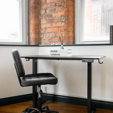Modern 2br I Workspace I Centre I 3 Beds Manchester