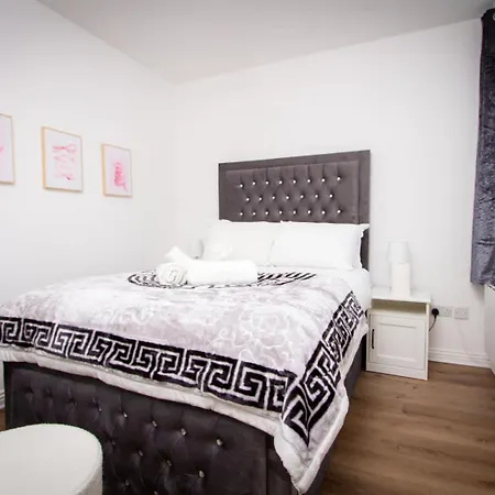 Stylish Newly Refurbished 2br Flat In