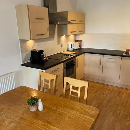 Didsbury 2-Bed With Free Parking & 2 Balconies Апартаменты Манчестер