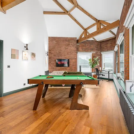 Spacious 2br I Pool Table I Workspace I Centre Appartement