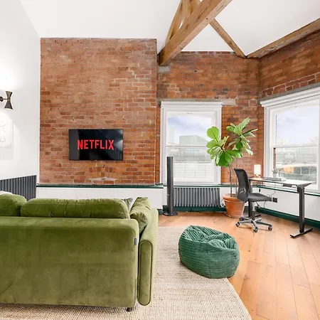 Spacious 2br I Pool Table I Workspace I Centre