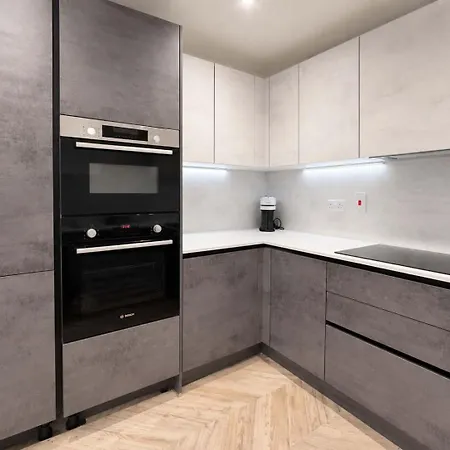 Modern 1br - Sleeps 4 - Free Parking - * Manchester