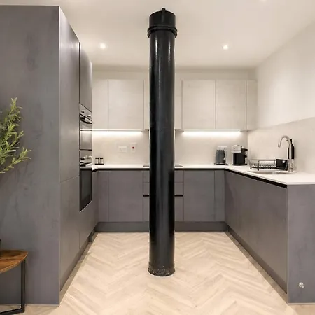 Sleeps 6 - 2br - Free Parking - * Manchester