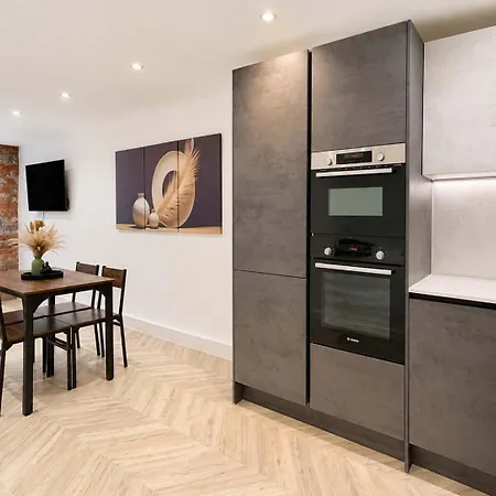 Daire Stylish 1br - Sleeps 4 - Free Parking - *