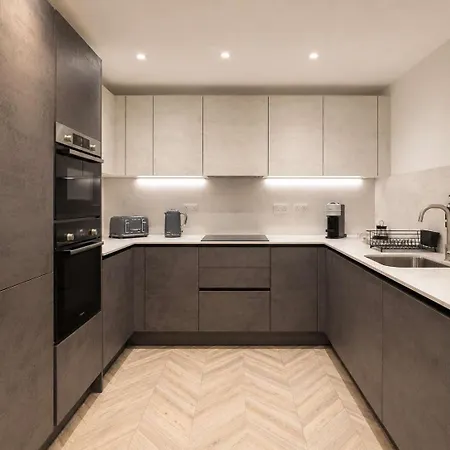 Daire Stylish 1br - Sleeps 4 - Free Parking - *