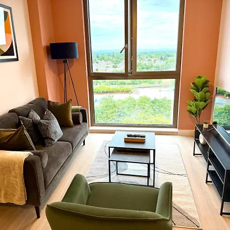 Brand New 1br With Balcony Near Old Trafford 아파트