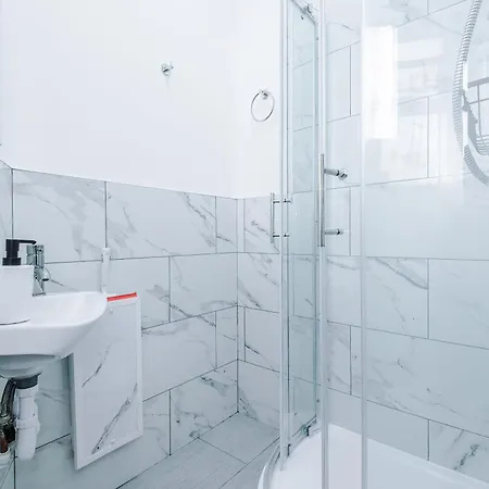 Entire Flat - Sleeps 3-central Manchester