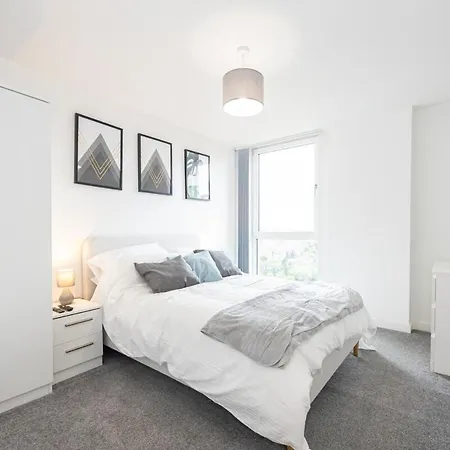 Daire River Irwell View 2br With Parking & Balcony
