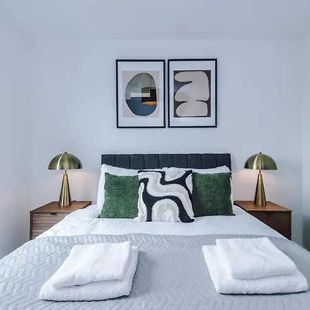Stylish 2br In Centre *