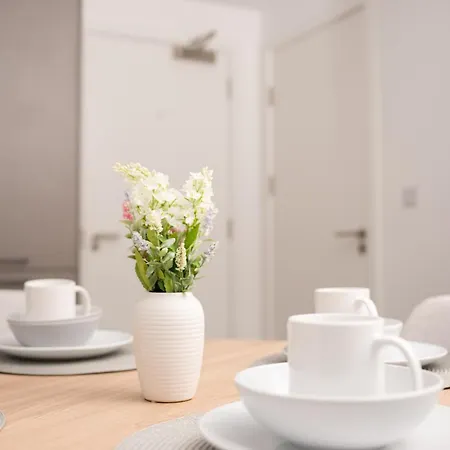 아파트 Modern 2br In *