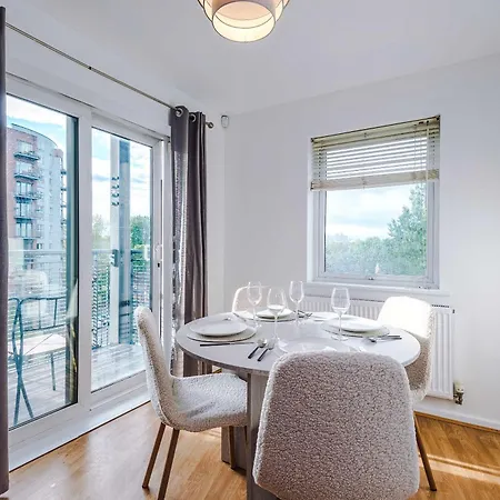 Διαμέρισμα Modern 2br Parking For 2 Walk To Co-op Live *