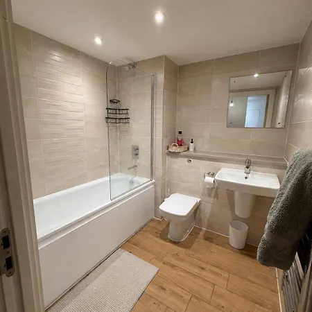 Lux 1-bed Flat With Water View