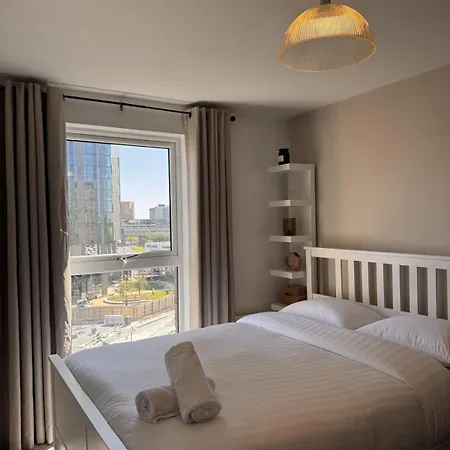 Modern Flat Riverside Views 2 Bedroom * Manchester