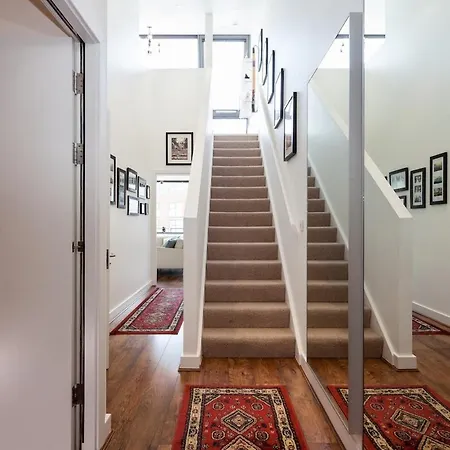 Spacious Duplex With Parking Lägenhet Manchester