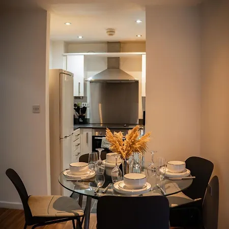Stylish 2br In Manchester's Heart Διαμέρισμα