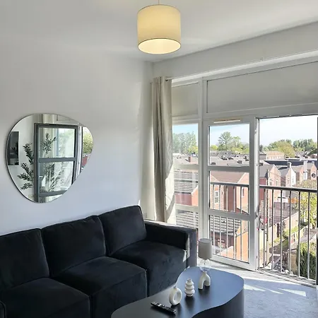 2 Bed Serviced By Ankers Contractor Near Centre Manchester