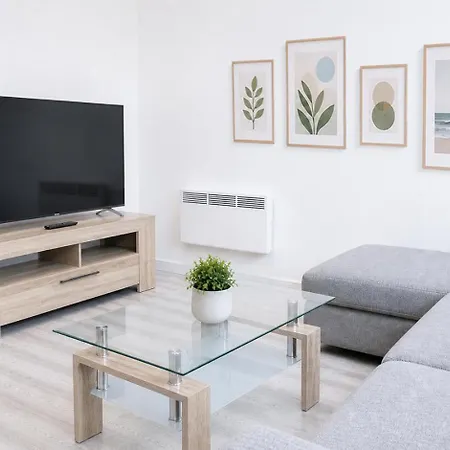 Apartamento Bright Luxury Modern 3 Bed, 2 Bedroom - Secure Parking - Close To Centre And Old Trafford Mánchester