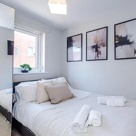 Chic 3br Escape Balcony M4 Heart Manchester