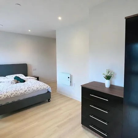 Industrial Luxe 2br Designer Flat Near Victoria 아파트 맨체스터