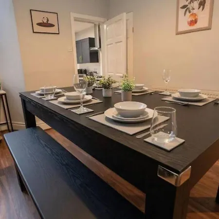 Salford Retreat - 3 Bedrooms - Sleeps 5 - River דירה