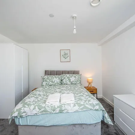 Διαμέρισμα Sleek 2-bed Salford Near Centre *