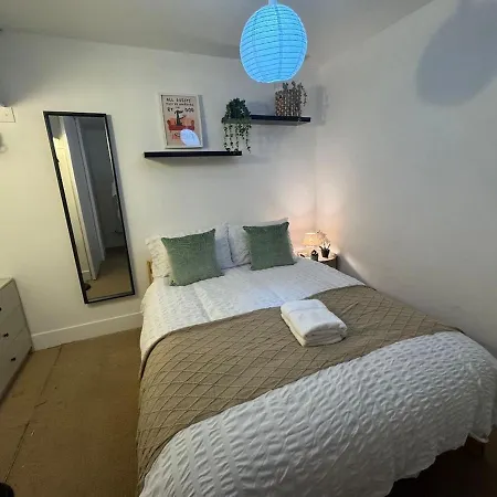 Daire Cozy 3 Bedroom For 6 Guests Salford