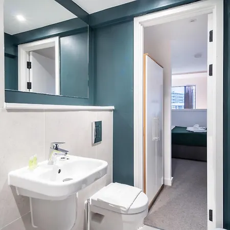 Lovely 2bed W Balcony 아파트 *