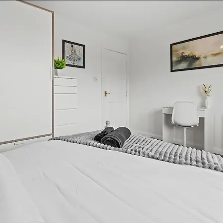 2br Long Perks Free Parking Prime Spot Апартаменты Манчестер